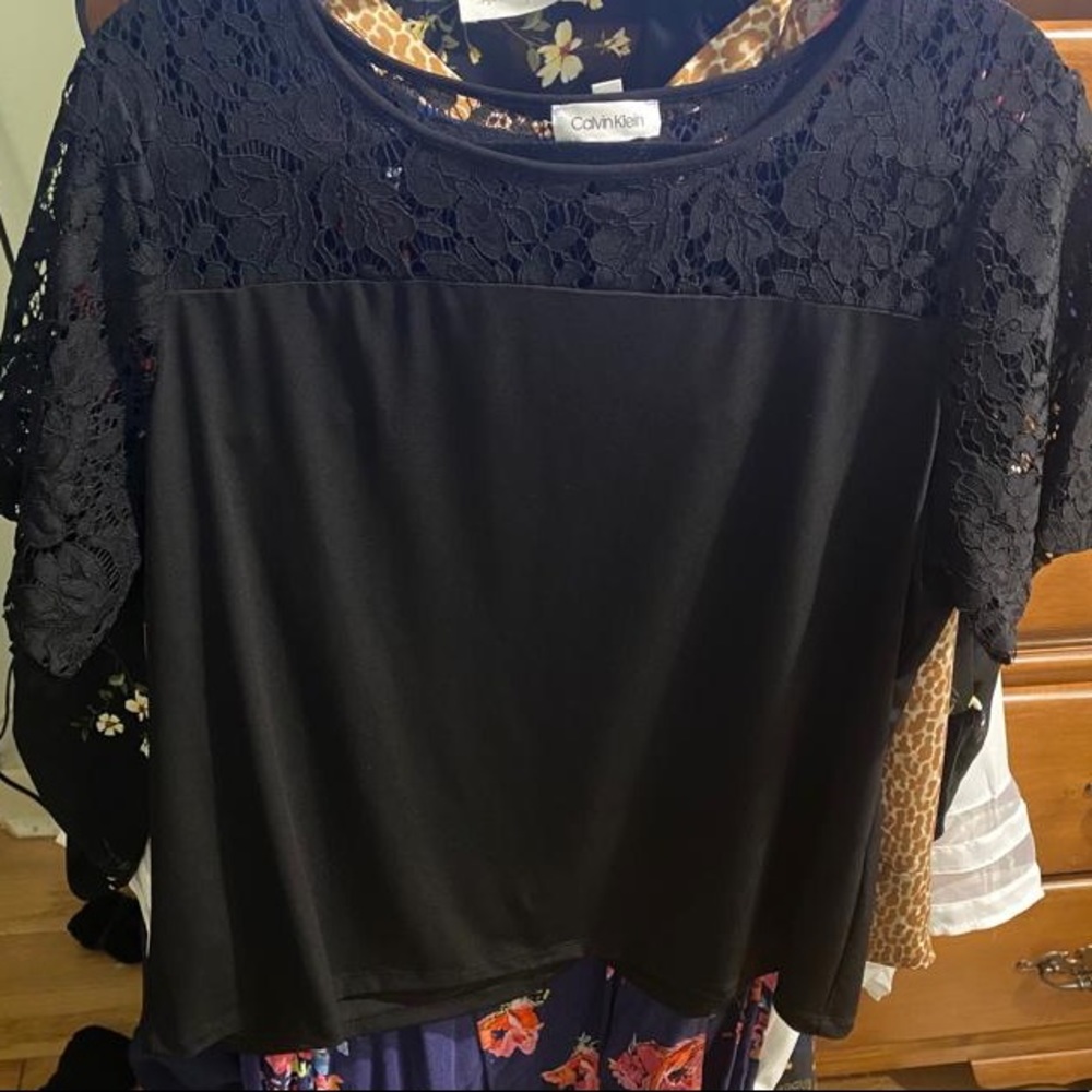 Lace top - Picture 2 of 4